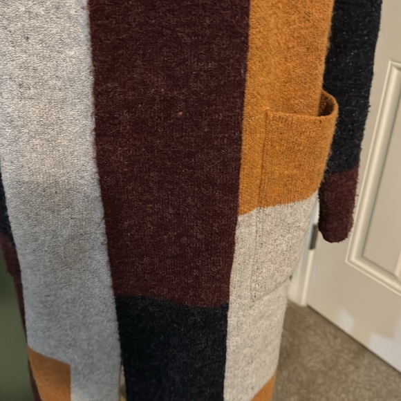 Duster Color Block Sweater - Picture 3 of 8
